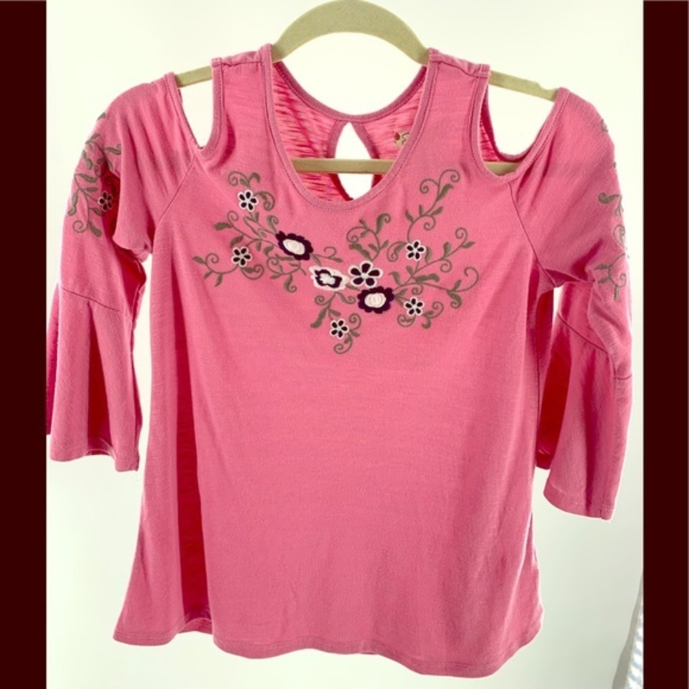 Speechless open shoulder flutter sleeve Top